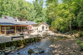 4BR Creekside WATERFALL Fire Pit Hot Tub FREE Attraction Tickets